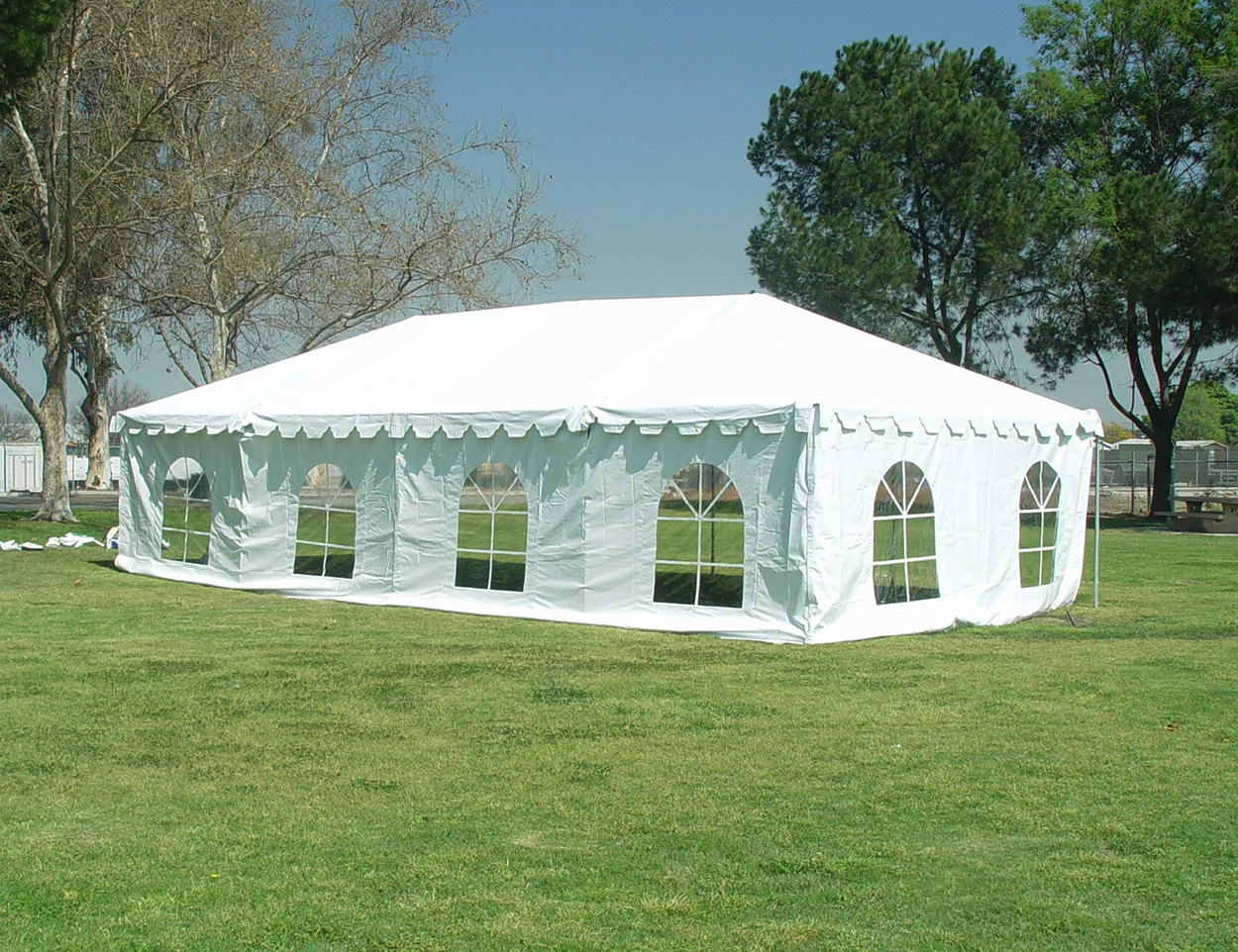 20′ x 40′ ( 6.1m x 12.2m ) West Coast Frame Tent