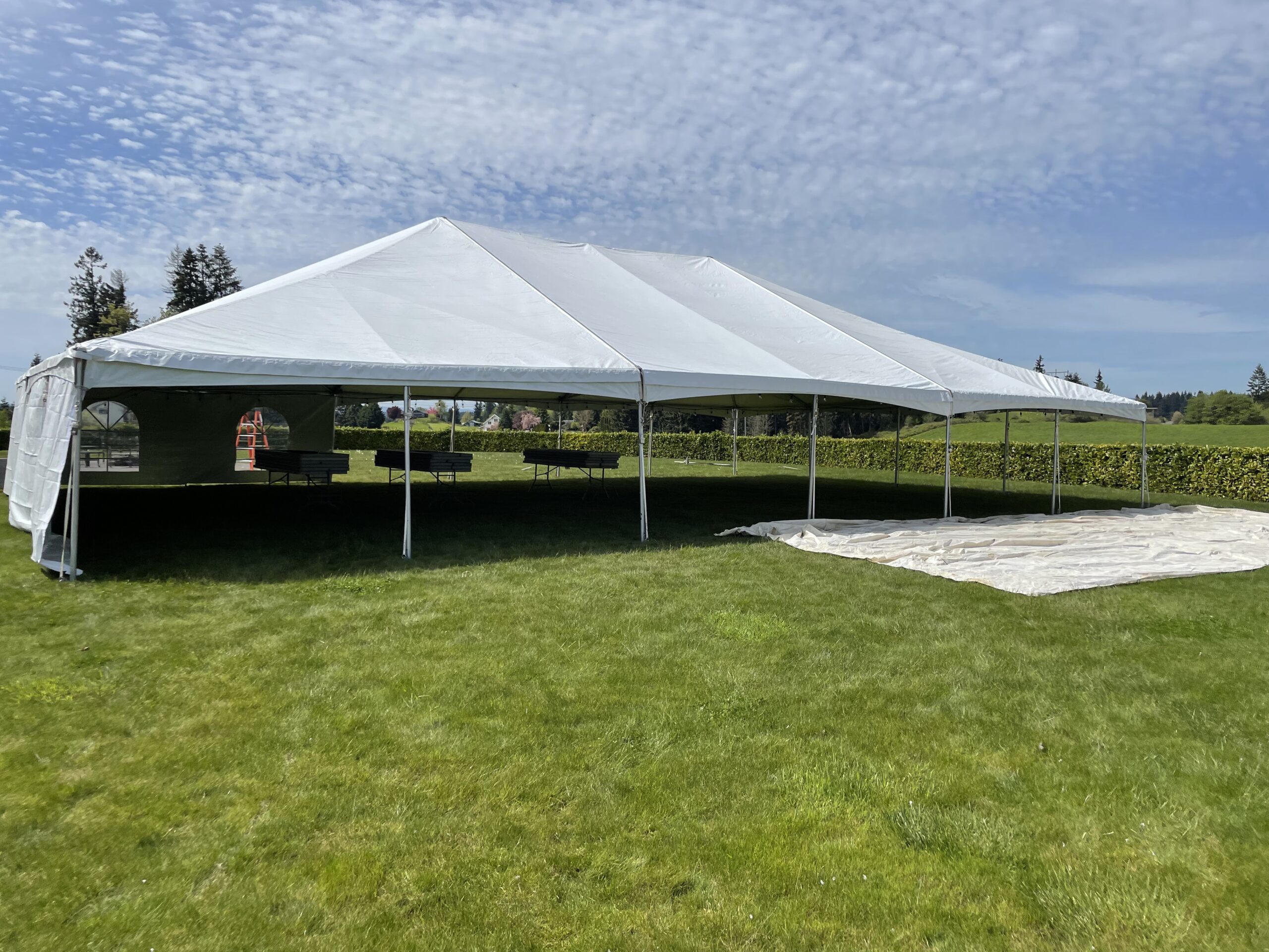 40′ X 40′ ( 12.2m x 12.2m ) West Coast Frame Tent